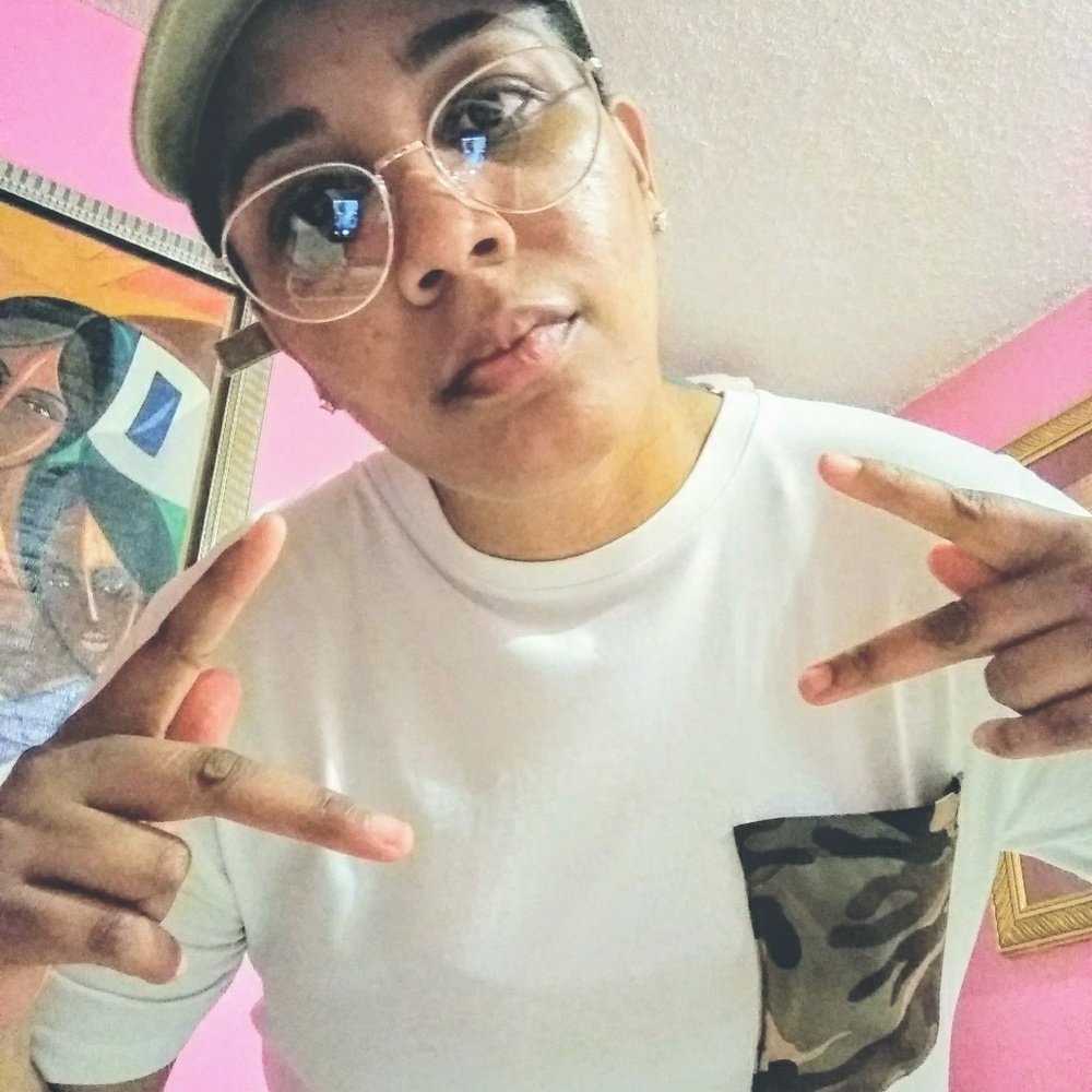 White Tshirt with Camo shirt pocket 🔥🤘